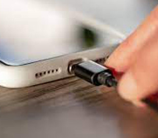 Зіпсуєте ґаджет: в яких випадках заборонено заряджати смартфон