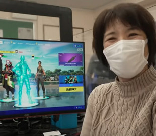 Японские пенсионеры учатся играть в видеоигры в специальном клубе