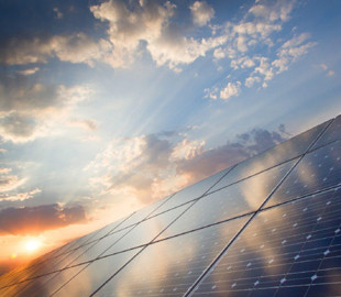 За останні десять років ціни на сонячну енергію та акумулятори впали майже на 90%