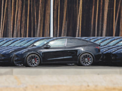 Tesla випустила свій 6-мільйонний електромобіль