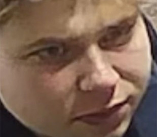 Невідомий чоловік фотографував двері і збирав інформацію про директорку The Kyiv Independent