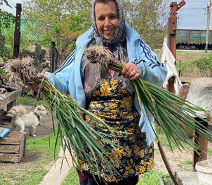 Даша Астаф'єва розчулила кадрами зі своєю бабусею, яка залишилася на Дніпропетровщині: "Моя героїня"