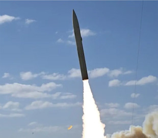 Пентагон успішно випробував секретну гіперзвукову ракету Dark Eagle