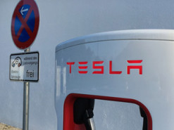 Показатели Tesla бьют рекорды: производство электромобилей выросло в полтора раза