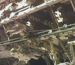 Впервые в истории две женщины вышли в открытый космос для починки МКС: онлайн-трансляция