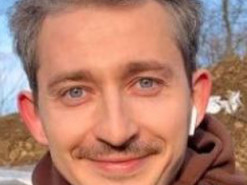 "Тато тепер - автомобіль": Коля Сєрга влучно висміяв росіян, які підлягають призову