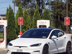 У США антинацистська організація обіцяла "завдавати фізичних пошкоджень" автівкам Tesla