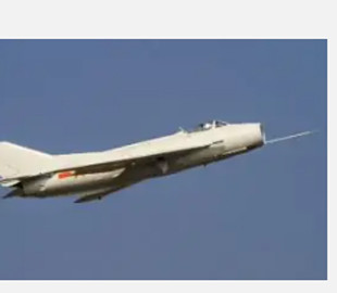 Китайські розробники перетворили винищувач J-6 у бойовий дрон J-6W