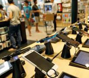 Спрос на смартфоны падает, но выручка от их продажи уверенно растет