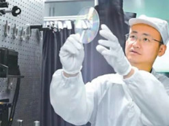 У Китаї розробили скляні оптичні диски ємністю 360 ТБ