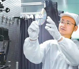 У Китаї розробили скляні оптичні диски ємністю 360 ТБ