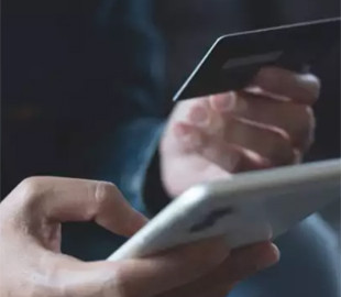 Увійшов в довіру: псевдобанкір ошукав жінку на 20 тисяч гривень