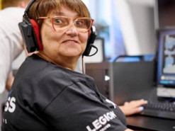 Геймерка на пенсії: 60-річна киянка бере участь у кіберзмаганнях