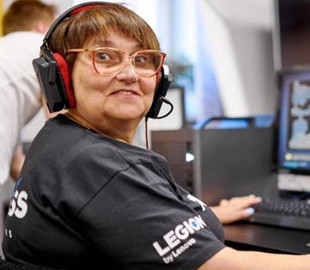 Геймерка на пенсії: 60-річна киянка бере участь у кіберзмаганнях