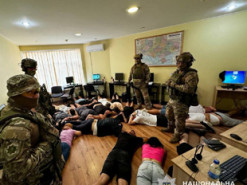 В Україні судитимуть організатора та 18 членів масштабної мережі шахрайських кол-центрів