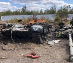 До Киева не дошли: свежие фото колонны оккупантов, разгромленной в Буче