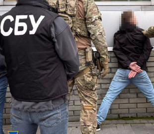 Затримано коригувальника ФСБ, який наводив атаки ворога по військових заводах на заході України