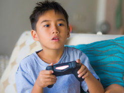 В Китае ввели комендантский час для несовершеннолетних игроманов