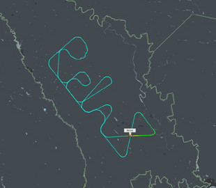 В Молдове пилот самолета написал в небе слово «relax»