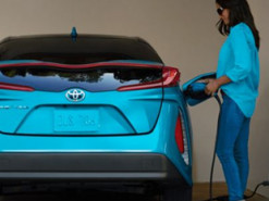 Toyota: гибриды дешевле в содержании и менее вредны для экологии, чем электромобили