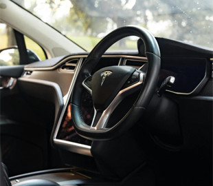 Tesla відкрила перший завод із переробки літію в США