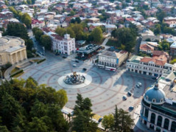 У Грузії оштрафували чоловіка, який вивісив у парку триколор