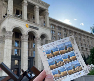 Укрпошта відкрила онлайн-продаж марок «Русскій воєнний корабль… ВСЬО!»