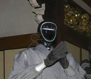 Духовний наставник. У Японії презентували гуманоїдного робота-монаха, навченого буддійських текстів