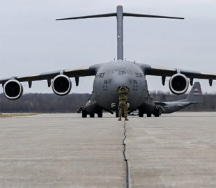 ВПС США хоче встановити нові засоби захисту від безпілотників на транспортних літаках і танкерах