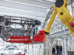 Ціна успіху: працівники техаського заводу Tesla розповіли про масовий травматизм