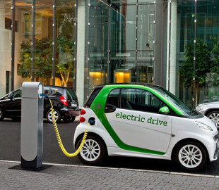 Які автовиробники планують повністю перейти на електромобілі