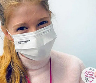 Дочь Билла Гейтса вакцинировалась и пошутила о «чипировании»