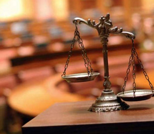 У жительки Рівненщини суд конфіскував телефон за поширення комуністичної символіки