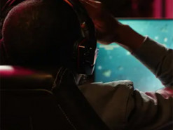 Спробуй пережити цю катку: геймер створив установку, що дарує небачене 5D занурення в шутер