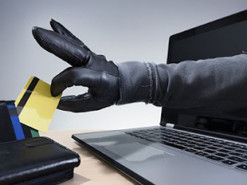 Шахраї вигадали нову пастку для пенсіонерів — що не можна робити