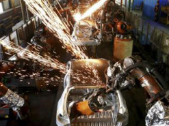 У РФ виробництво легкових автомобілів обвалилося на понад 80%