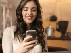 У WhatsApp з'явився ШІ, який може переказати непрочитані повідомлення: як це працює