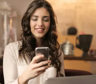 У WhatsApp з'явився ШІ, який може переказати непрочитані повідомлення: як це працює