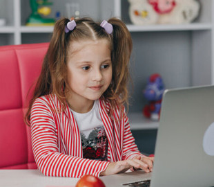 Заборона онлайн-освіти обмежує права дітей, які хочуть вчитися дистанційно, – викладачка