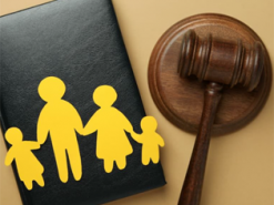 У Британії суд розкритикував батьків, які встановили «жучки» у речах дітей, щоб стежити за ними