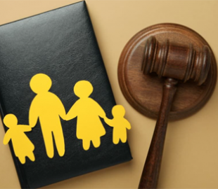 У Британії суд розкритикував батьків, які встановили «жучки» у речах дітей, щоб стежити за ними