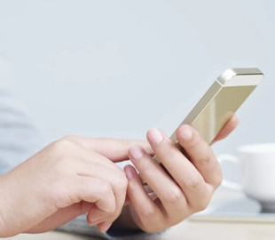 Смартфони загрожують здоров'ю та життю: де краще не залишати улюблений гаджет