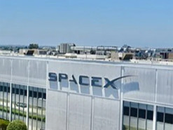 SpaceX виходить на ринок зброї. Компанія Маска розробить рої дронів з ШІ для Пентагону — Bloomberg