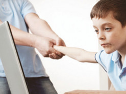 90% українських батьків не знають, як захистити дитину в інтернеті — експерт