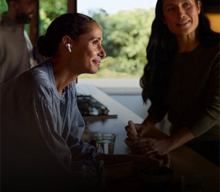 Користувачі AirPods в Україні отримали нову корисну функцію: що відомо