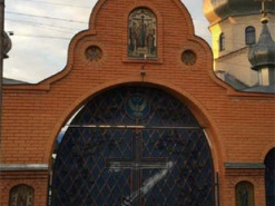 Невідомі намалювали символ Z на воротах каплиці УПЦ МП на Рівненщині