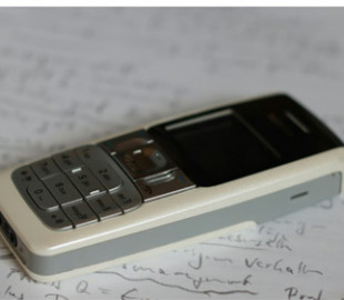 Кнопкові телефони повертаються — чому варто перейти на них