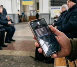 Шахраї заговорили голосами рідних: як українців виманюють гроші з карток