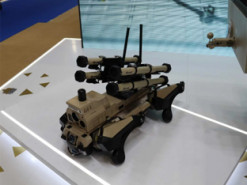 Китайські розробники представили бойового робота, що може вражати танки та літаки на відстані до 4 кілометрів