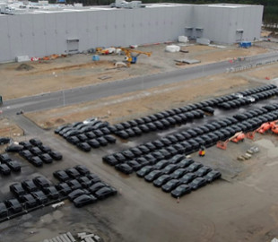 На гигфабрике Tesla близ Берлина замечены сотни электромобилей Model Y